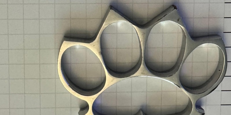 BPOL NRW: Bundespolizei stellt Jugendlichen mit Schlagring im Essener Hauptbahnhof - Foto: presseportal.de