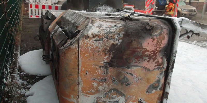 POL-BS: Zwei Container geraten in Brand - Zeugen gesucht - Foto: presseportal.de