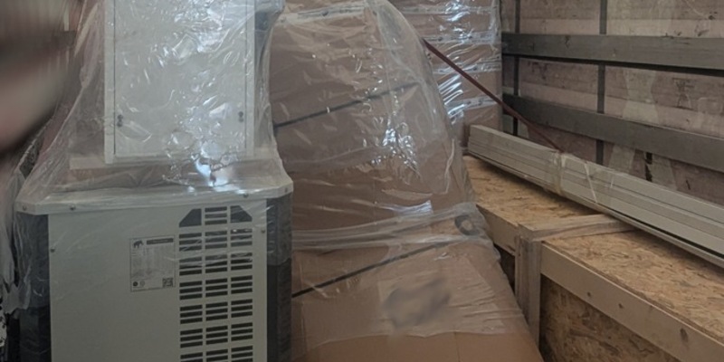 HZA-RO: Bad Reichenhaller Zoll stoppt Einfuhr von über 1,7 Tonnen klimaschädlichem Kühlgas / 176 Gasflaschen ohne ausreichende Sicherung transportiert - Foto: presseportal.de