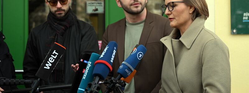 Felix Banaszak und Franziska Brantner wollen Co-Parteivorsitzende der Grünen bleiben. - Foto: Federico Gambarini/dpa