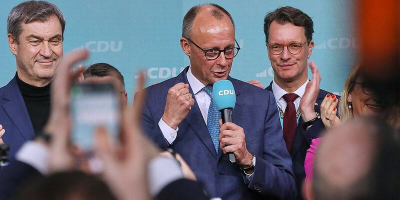 Friedrich Merz mit Unions-Spitzenpolitikern am 23.02.2025 - Foto: über dts Nachrichtenagentur