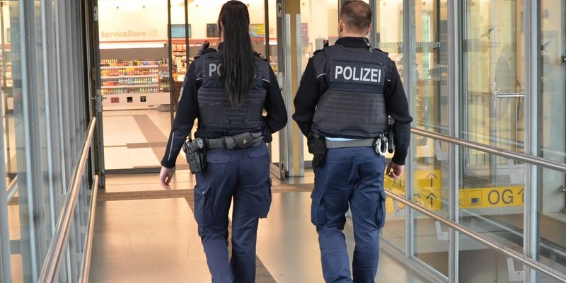 Bundespolizeidirektion München: Hauptbahnhof Regensburg: Betrunkener belästigt zwei Frauen sexuell - Foto: presseportal.de