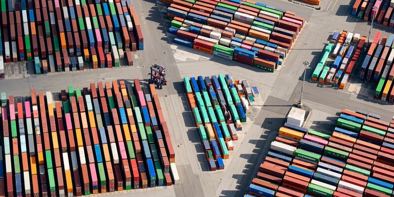 Die deutsche Wirtschaft schwächelt - auch die Exporte stehen unter Druck (Archivbild). - Foto: Daniel Reinhardt/dpa