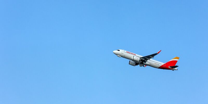 Der ungewöhnliche Zwischenfall ereignete sich während eines Iberia-Fluges. (Symbolbild) - Foto: Bodo Marks/dpa