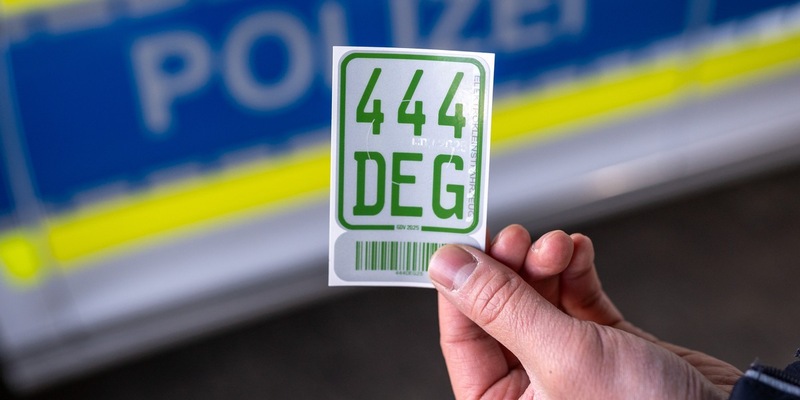 POL-LG: ++ Neues Versicherungskennzeichen ab 1. März 2025 - Aus Blau wird Grün ++ Fahren ohne Versicherungsschutz erfüllt auch bei Unwissenheit den Straftatbestand ++ - Foto: presseportal.de