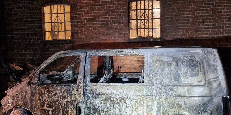 POL-NI: VW Transporter in Brand geraten - Foto: presseportal.de