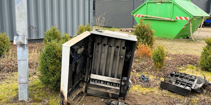 POL-VIE: Willich: Unbekannte schneiden Zigarettenautomat von Halterung - Foto: presseportal.de