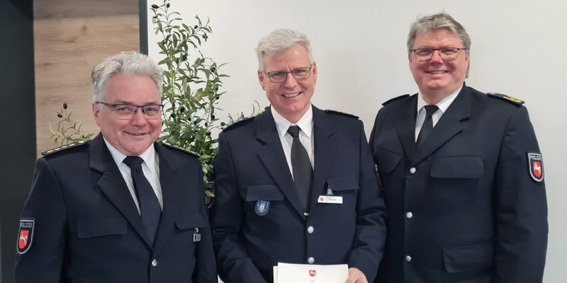 POL-GOE: Wechsel an der Spitze des Polizeikommissariats Stadthagen: Erster Kriminalhauptkommissar Michael Panitz in den Ruhestand verabschiedet - Erste Kriminalhauptkommissarin Nadine Steuer übernimmt Leitung - Foto: presseportal.de