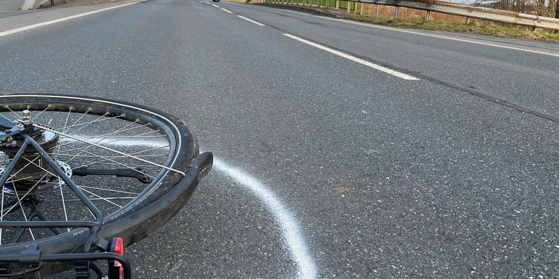 POL-CUX: Schwerer Verkehrsunfall auf der B73 zwischen Belum und Otterndorf - Senior lebensgefährlich verletzt - Strecke weiterhin voll gesperrt (Foto im Anhang) - Foto: presseportal.de
