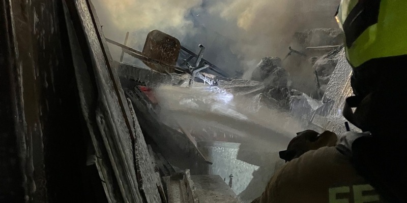 FW Ratingen: gemeldeter Gebäudebrand - brannte Container auf Schulhof - Foto: presseportal.de