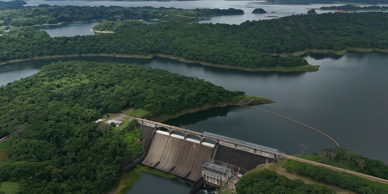 Der Kanal ist eine der wichtigsten Handelsrouten der Welt (Archivbild). - Foto: Matias Delacroix/AP