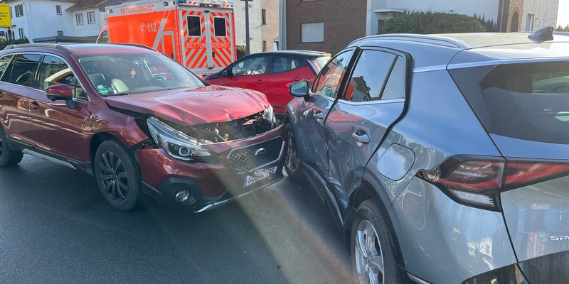 POL-RBK: Burscheid - Eine Verletzte und hoher Sachschaden bei Unfall in der Ausfahrt eines Discounters - Foto: presseportal.de