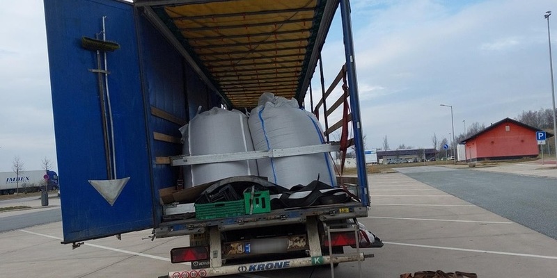 BPOLI LUD: Zwangspause für ukrainischen Sattelzug - Foto: presseportal.de