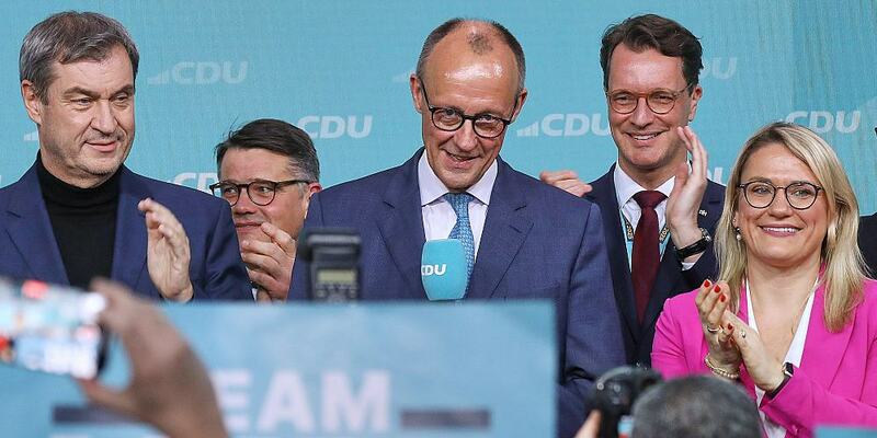 Friedrich Merz mit Unions-Spitzenpolitikern am 23.02.2025 - Foto: über dts Nachrichtenagentur