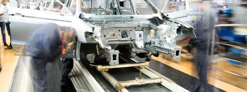 Die Autobranche hat binnen eines Jahres rund 45.000 Jobs abgebaut. - Foto: Julian Stratenschulte/dpa/dpa-tmn
