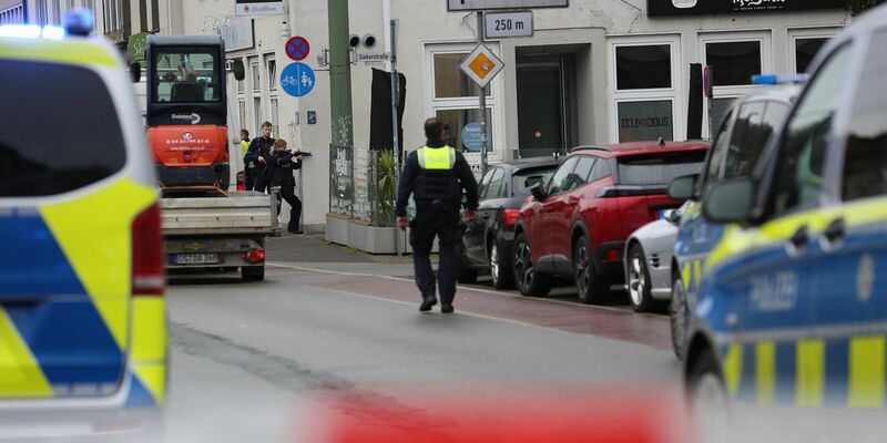 Nach Schüssen am Landgericht in Bielefeld ist die Polizei im Großeinsatz - Foto: Christian Müller/dpa