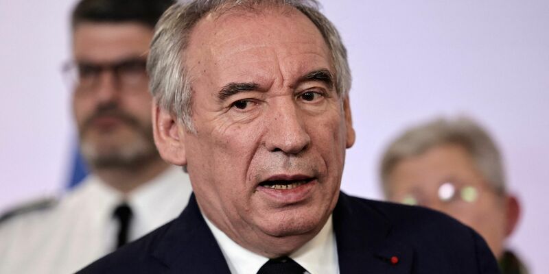 Frankreich droht Algerien mit Konsequenzen, wenn es sich weiterhin in vielen Fällen weigert, ausgewiesene Staatsbürger zurückzunehmen (Archivbild). - Foto: Stephane De Sakutin/AFP/dpa