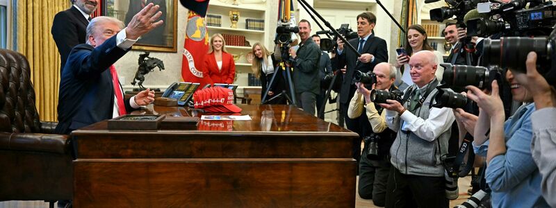 Das Weiße Haus hat die Kontrolle über den Reporter-Pool an sich gerissen. (Archiv) - Foto: Uncredited/Pool/AP/dpa