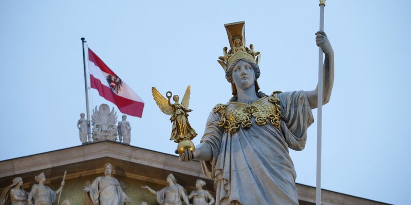 Rund 150 Tage nach der Parlamentswahl haben sich ÖVP, SPÖ und liberale Neos auf eine Koalition geeinigt. (Archivbild) - Foto: Heinz-Peter Bader/AP/dpa