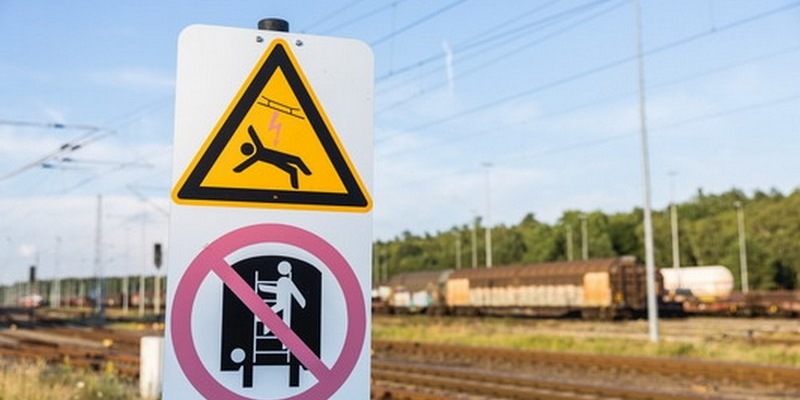 BPOLI EF: Schwerste Verletzungen nach Spannungsüberschlag - Foto: presseportal.de