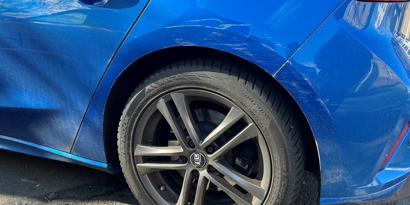 POL-PDKL: Wer hat den Ford Focus beschädigt? - Foto: presseportal.de