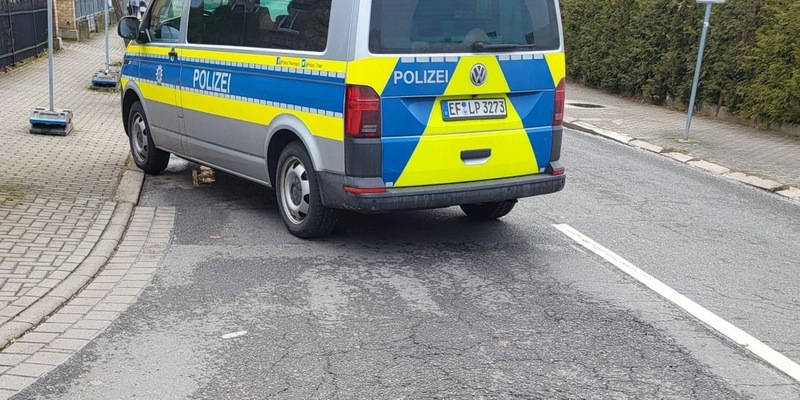 LPI-NDH: Ergänzungsmeldung: Erdloch im Kreuzungsbereich - Foto: presseportal.de