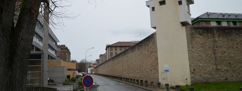 Aus diesem Gefängnis im französischen Fresnes war Ferrara geflohen. - Foto: picture alliance / dpa