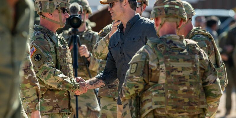 US-Verteidigungsminister Hegseth soll die Anordnung von Präsident Trump umsetzen. (Archivbild) - Foto: Andres Leighton/AP/dpa