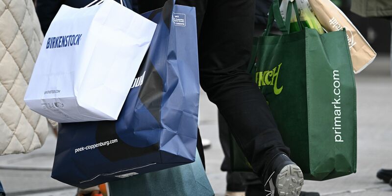 Einzelhandel startet mit Umsatzplus ins neue Jahr (Archivbild) - Foto: Arne Dedert/dpa