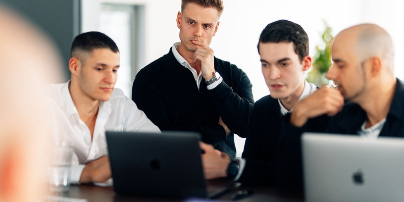 Effizienter Vertrieb trotz kleiner Teams: Marvin Flenche von umsatz.io verrät, wie Selbstständige ihre Verkaufszahlen steigern - Foto: presseportal.de