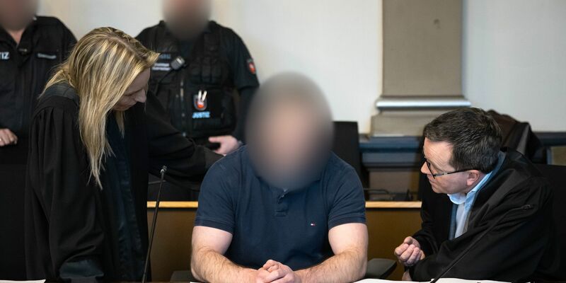 Nach der Mordserie mit vier Toten im niedersächsischen Landkreis Rotenburg (Wümme) ist der angeklagte Bundeswehrsoldat zu lebenslanger Haft verurteilt worden. - Foto: Sina Schuldt/dpa