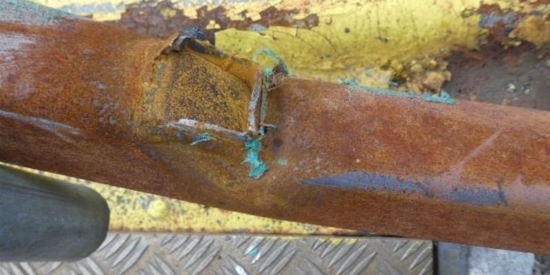 POL-DU: Oberhausen/Essen: Unbekannter Schiffsführer beschädigt Geländer einer Schleuse - Foto: presseportal.de