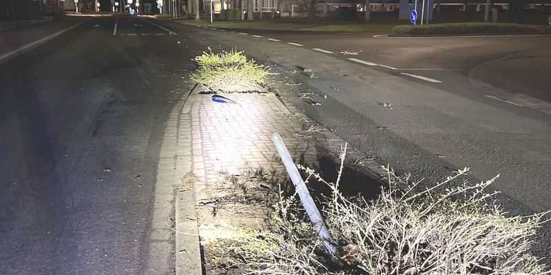 POL-MI: Seat-Fahrer überfährt Verkehrsinsel und flüchtet - Foto: presseportal.de