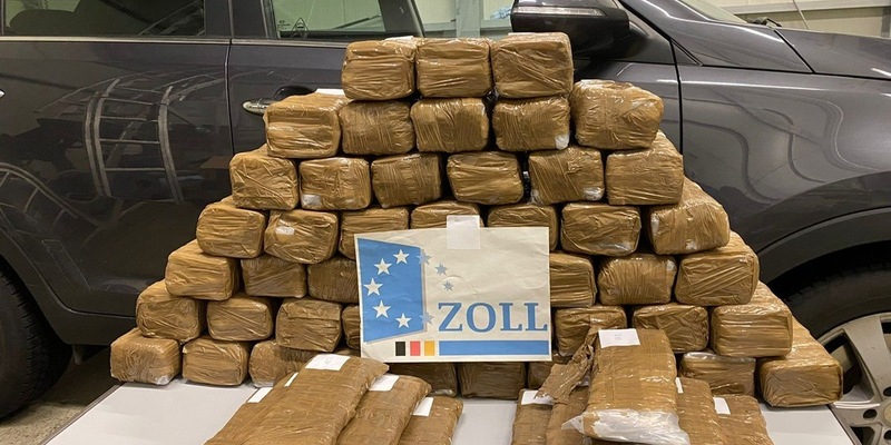 HZA-KI: Zoll stellt Haschisch im Wert von mehr als 800.000 Euro sicher - Aufwändiges Schmuggelfahrzeug sichergestellt - Foto: presseportal.de