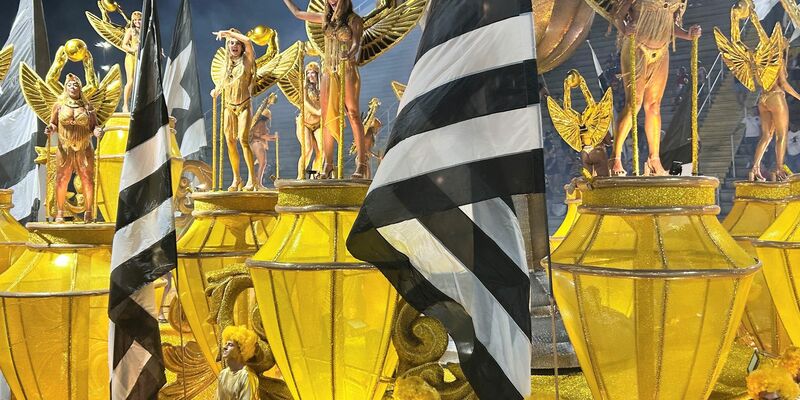 Die aufwendigen Kostüme und heißen Rhythmen begeistern Millionen Fernsehzuschauer in aller Welt. - Foto: Philipp Znidar/dpa