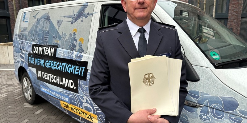 HZA-K: 33 Berufseinsteiger beim Hauptzollamt Köln / Jetzt Karriere beim ZOLL starten! - Foto: presseportal.de
