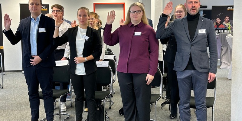 HZA-KA: Start ins Berufsleben beim Zoll/ Über 1.700 Nachwuchskräfte beginnen Ausbildung und Studium beim Zoll - Foto: presseportal.de