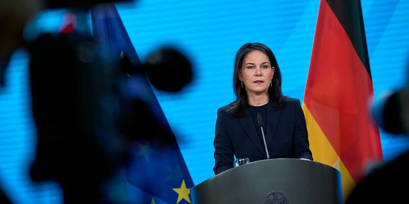 Man könne nicht bis zur Bildung einer neuen Bundesregierung warten, sagte Baerbock. - Foto: Michael Ukas/dpa