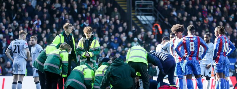 Millwall-Torhüter Liam Roberts traf Mateta mit dem linken Fuß am Kopf. - Foto: Izzy Poles/News Images via ZUMA Press Wire/dpa