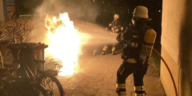 FW-M: Polizei leistet Löschhilfe (Neuhausen) - Foto: presseportal.de