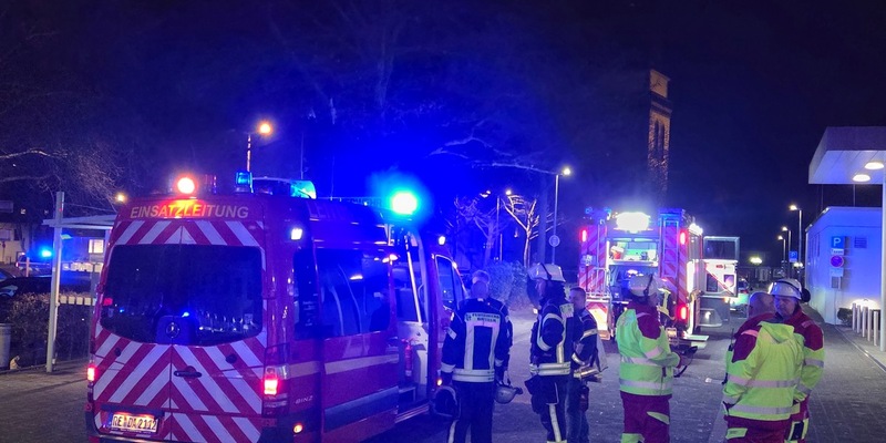 FW Datteln: Brennende Zigaretten und Papier lösen Großalarm am St. Vincenz Krankenhaus in Datteln aus - Foto: presseportal.de