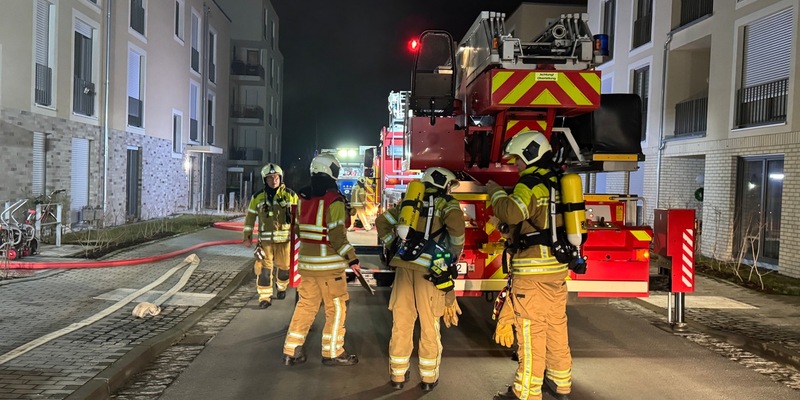 FW Dresden: Feuerwehreinsatz nach ausgelöstem Rauchmelder - Brand in Mehrfamilienhaus schnell gelöscht - Foto: presseportal.de