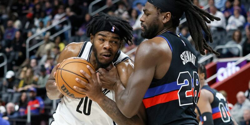 Isaiah Stewart (r) und Detroit Pistons besiegten die Brooklyn Nets. - Foto: Duane Burleson/AP/dpa