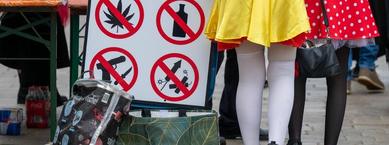 Beim Fasching im bayerischen Dietfurt an der Altmühl war der Konsum von Cannabis auch in diesem Jahr ausdrücklich nicht erlaubt. (Archivfoto) - Foto: Armin Weigel/dpa