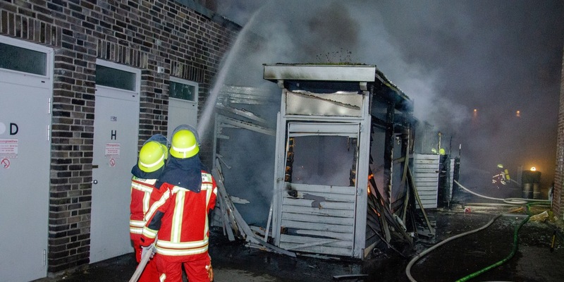 FW-RD: Nächtlicher Großeinsatz in Nortorf - Feuer in einem Wohn- und Geschäftshaus - Foto: presseportal.de