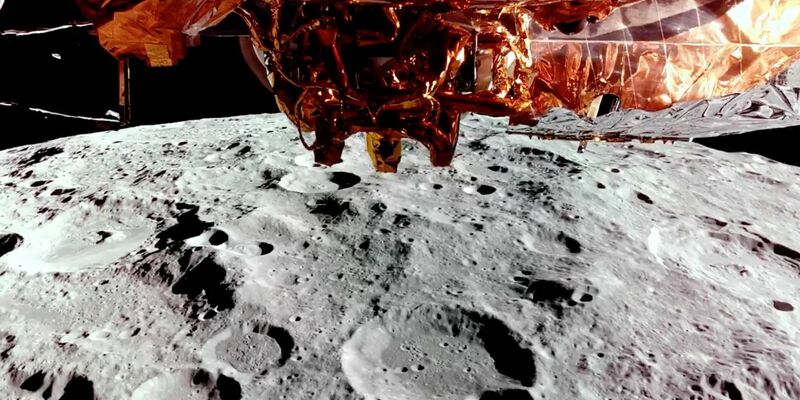 Mit einer Kamera nahm «Blue Ghost» die Mondoberfläche vor der Landung auf. - Foto: Uncredited/Firefly Aerospace/AP/dpa