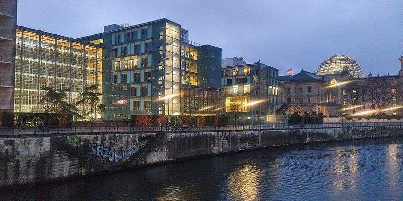 Jakob-Kaiser-Haus und Reichstagsgebäude am 28.02.2025 - Foto: über dts Nachrichtenagentur