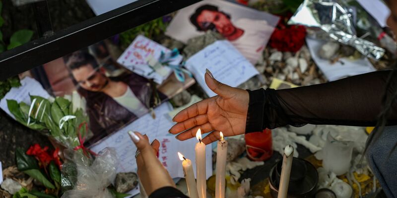 Fans trauern vor dem Hotel in Buenos Aires. (Archivbild) - Foto: Cristina Sille/dpa