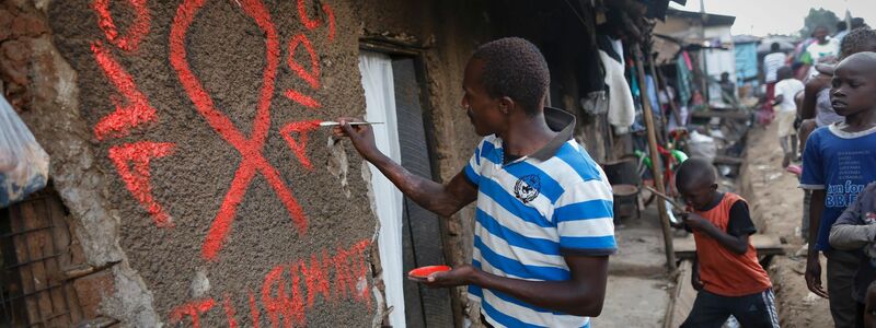 Ein Graffiti ruft zur Vermeidung von Aids auf (Archivbild) - Foto: picture alliance / dpa