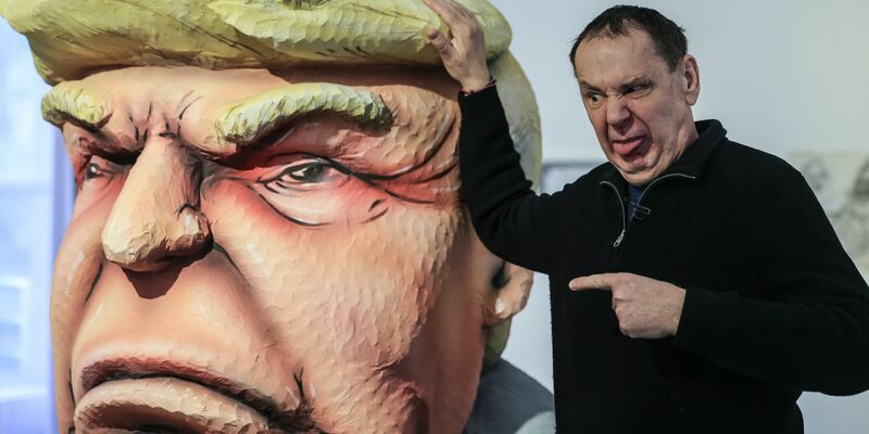 Der Düsseldorfer Wagenbauer Jacques Tilly hat für den diesjährigen Rosenmontagszug besonders harte Satire angekündigt. (Archivbild) - Foto: Oliver Berg/dpa